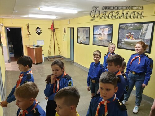 Журналистика в отряде разбираем газету